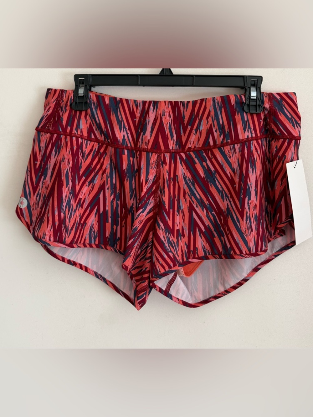 NWT Smartwool Women’s Active Lined 3” Shorts in Coral Reef Zig Zag, Size Medium